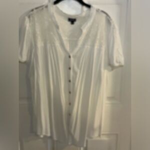 Torrid Size 3 (22/24) White Button Top with Lace